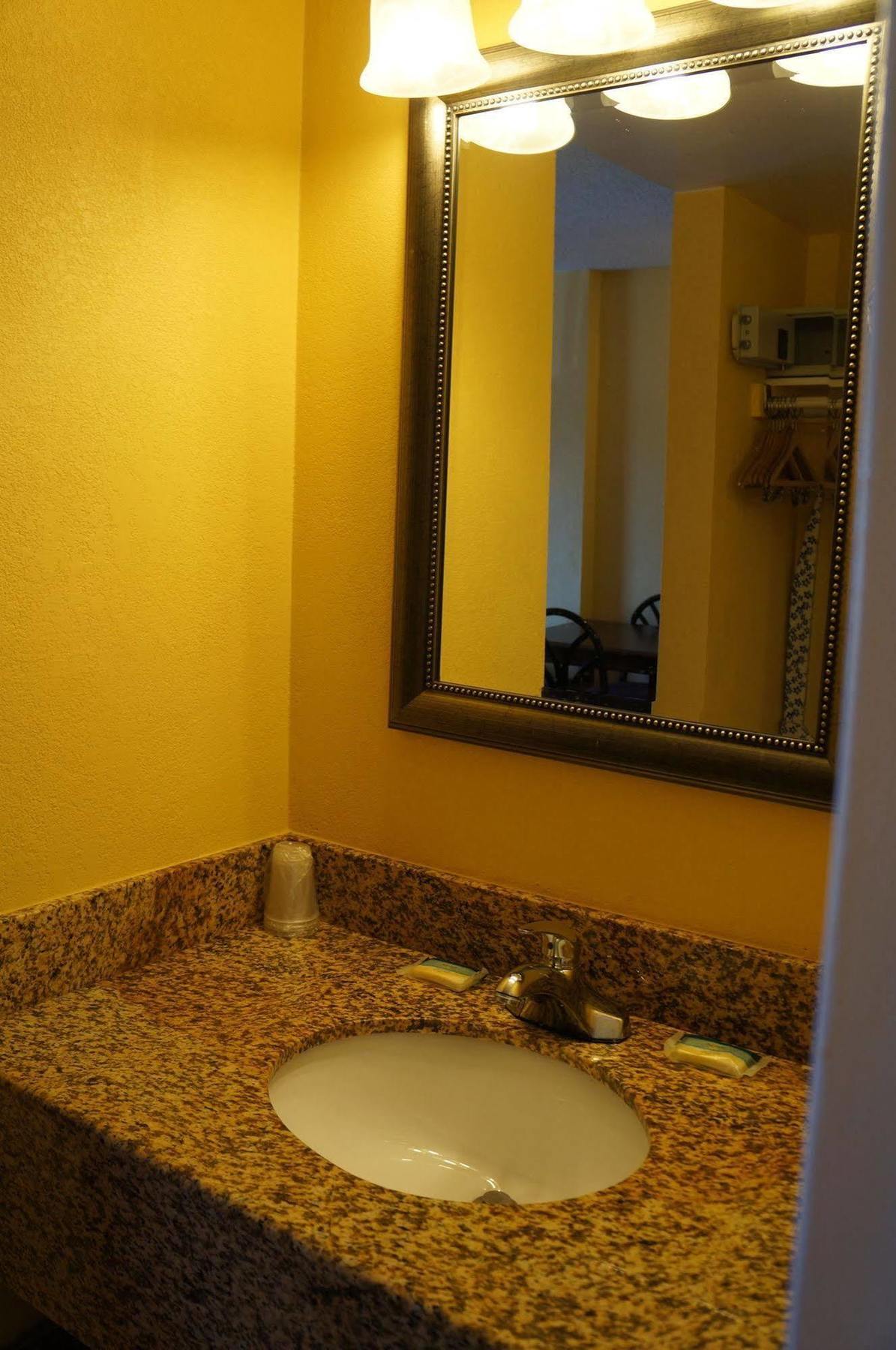 Sundial Inn Virginia Beach Dış mekan fotoğraf